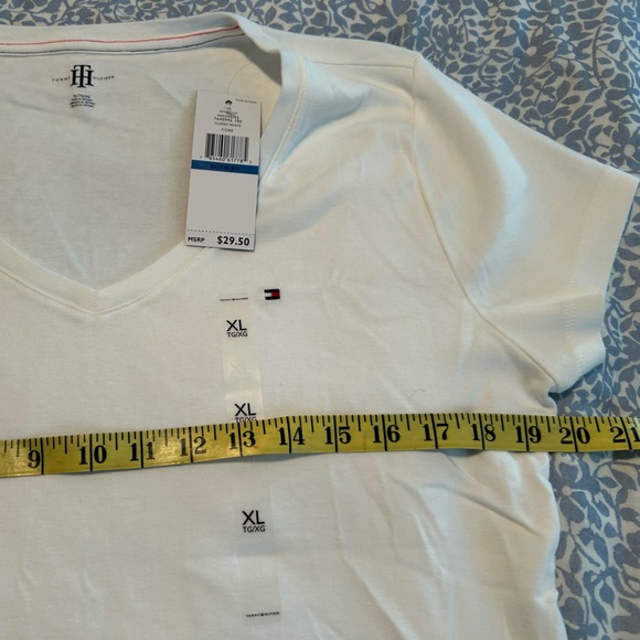 Tommy Hilfiger Women’s White V-Neck Tee NWT XL - Picture 2 of 5